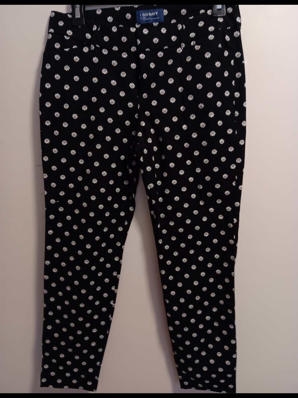 Old Navy Black Skinny Pants with White Daisy  Print